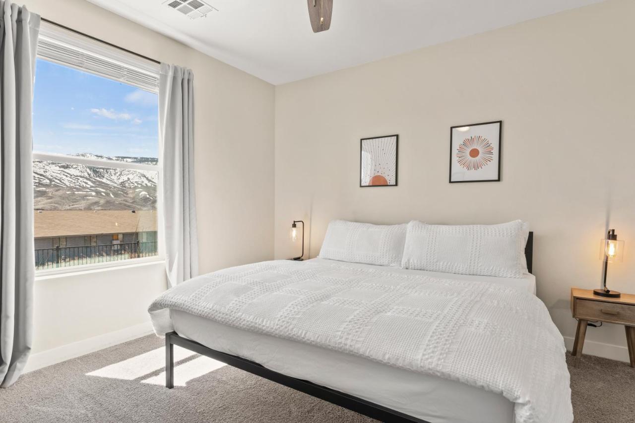 Luxury Retreat - King Beds, Hot Tub, & Pool - Family & Remote Work Friendly Apartment Рино Екстериор снимка