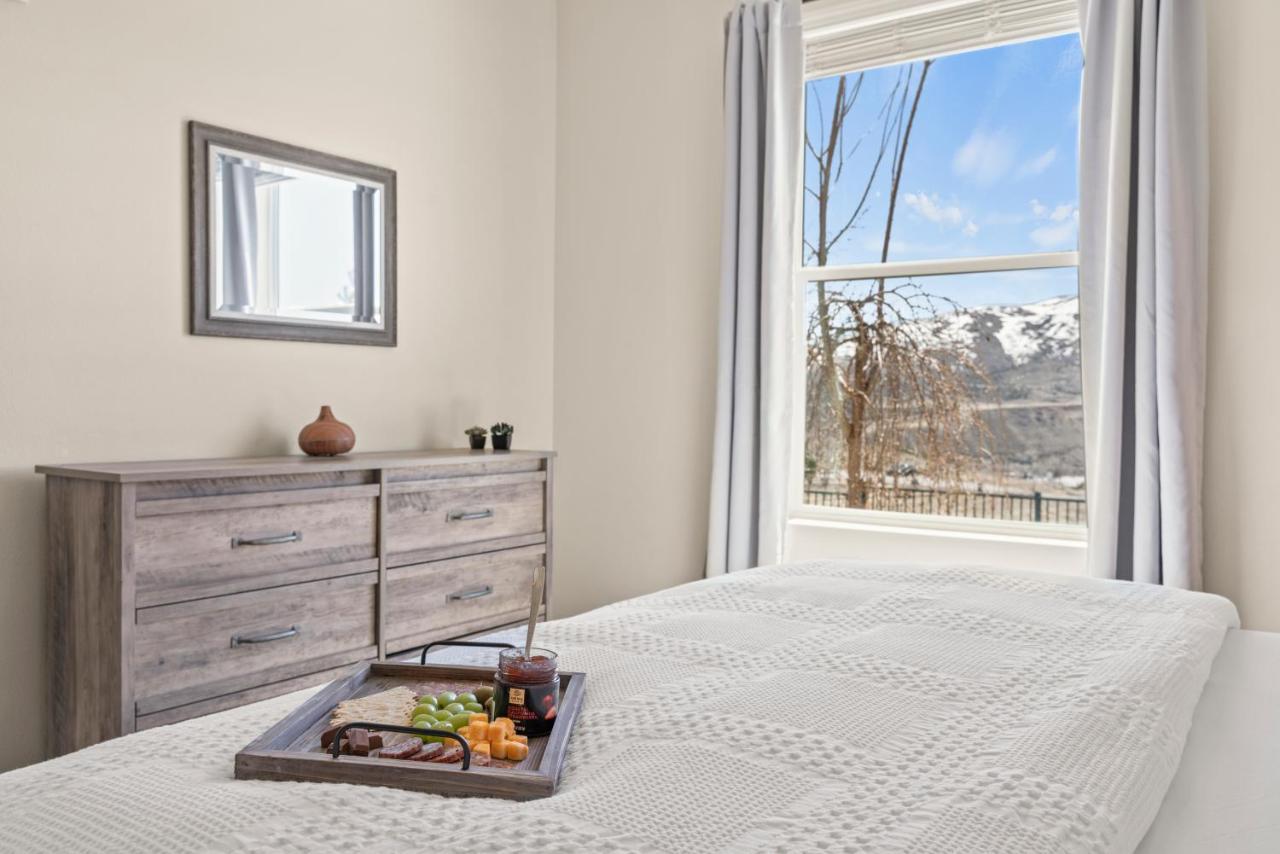 Luxury Retreat - King Beds, Hot Tub, & Pool - Family & Remote Work Friendly Apartment Рино Екстериор снимка