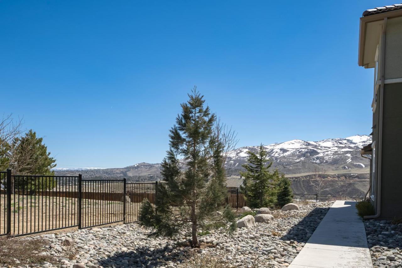 Luxury Retreat - King Beds, Hot Tub, & Pool - Family & Remote Work Friendly Apartment Рино Екстериор снимка